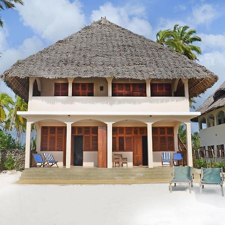 Alibi'S Well Hotel Джамбиани Екстериор снимка