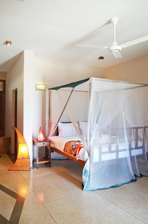 Alibi'S Well Hotel Джамбиани Екстериор снимка