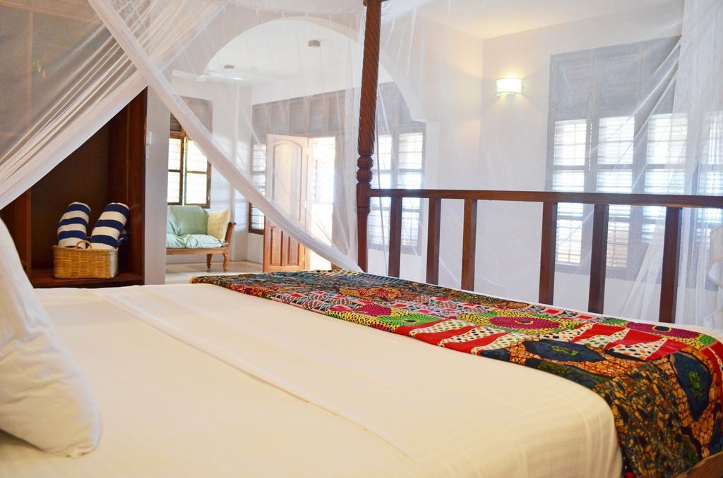 Alibi'S Well Hotel Джамбиани Екстериор снимка