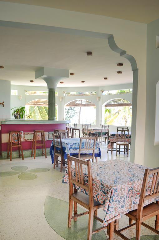 Alibi'S Well Hotel Джамбиани Екстериор снимка
