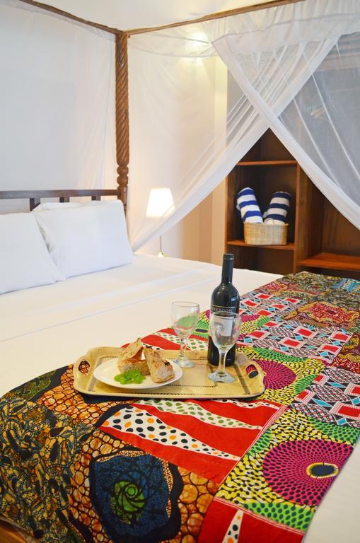 Alibi'S Well Hotel Джамбиани Екстериор снимка